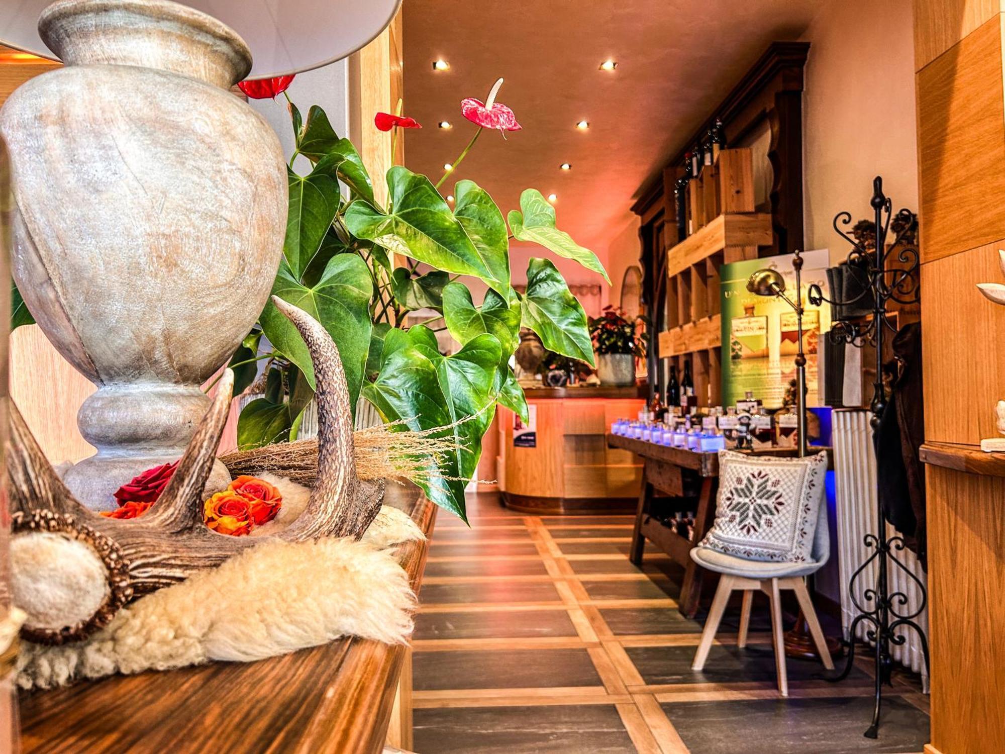 Hotel Moderno Restaurant Serina  Luaran gambar